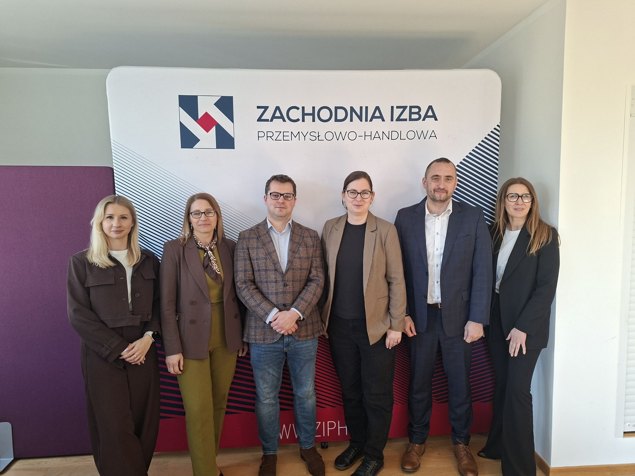 Zdjęcie grupowe z ekspertami Akademii cross-border e-commerce w Gorzowie Wielkopolskim